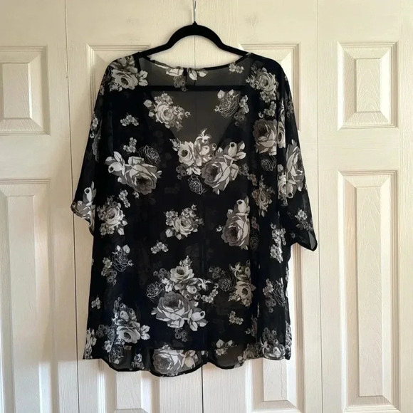 TORRID | Black & Gray Floral | Button Down | Sheer Top | size 3 - Picture 3 of 3